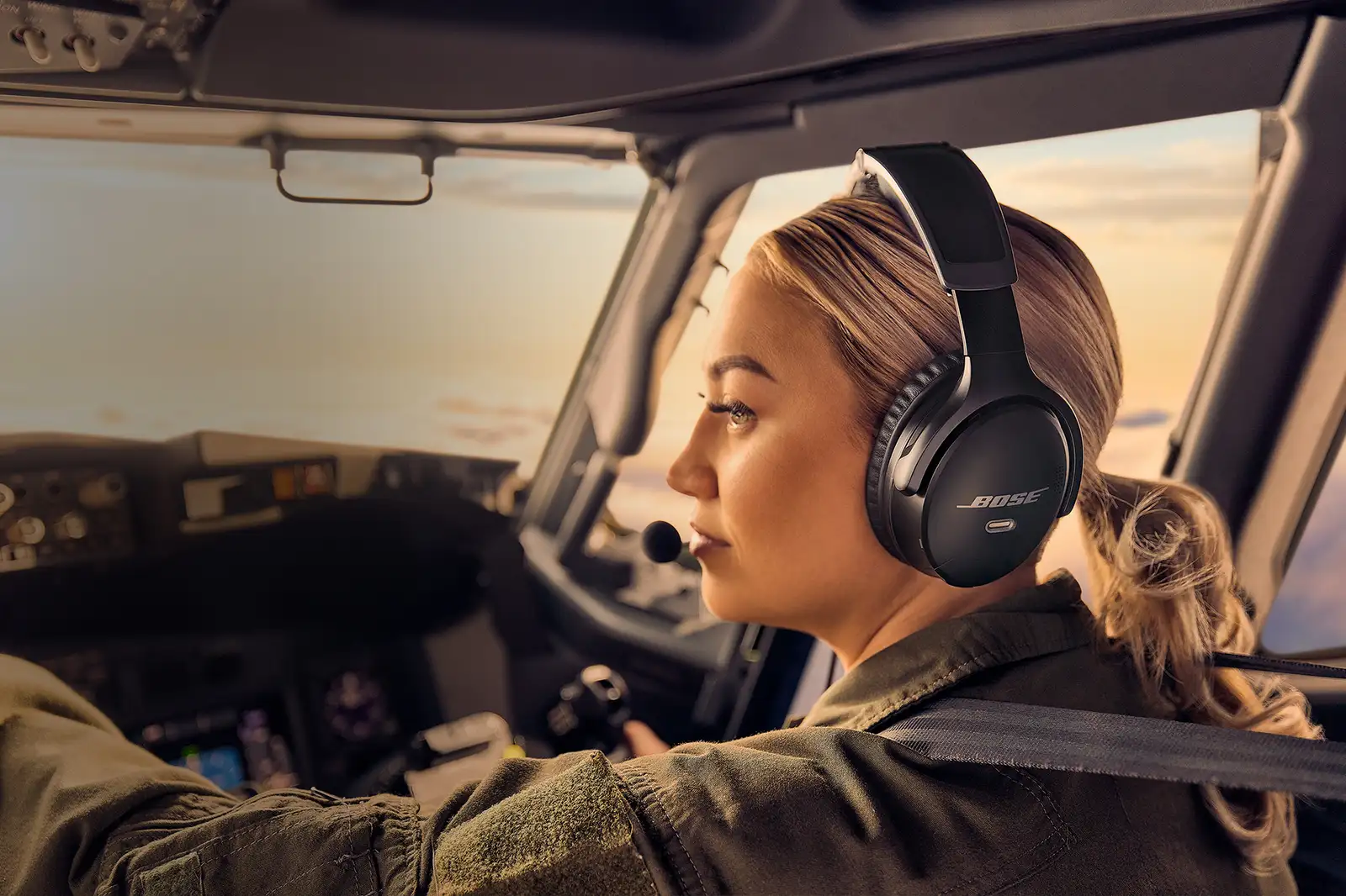 A Guide to Aviation Headsets: Reviews an... | First Landings Aviation